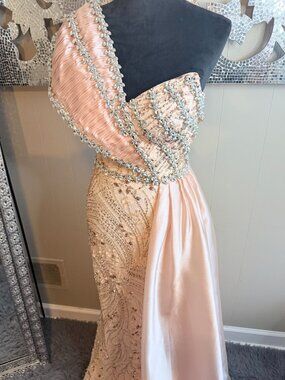 💖✨ Blush Pink One-Shoulder Gown 💎 Fully Beaded Princess Couture Dress Size 6 ✨